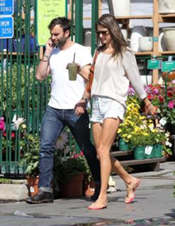 Alessandra Ambrosio feet photo thumbnail
