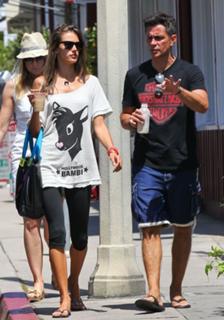 Alessandra Ambrosio feet photo thumbnail