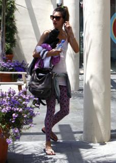 Alessandra Ambrosio feet photo thumbnail