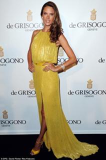 Alessandra Ambrosio feet photo thumbnail