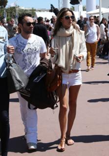 Alessandra Ambrosio feet photo thumbnail