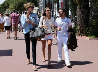 Alessandra Ambrosio feet photo thumbnail