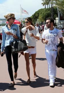 Alessandra Ambrosio feet photo thumbnail