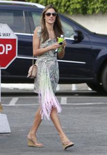 Alessandra Ambrosio feet photo thumbnail