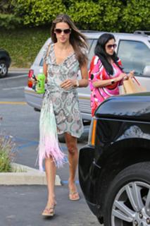 Alessandra Ambrosio feet photo thumbnail