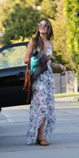 Alessandra Ambrosio feet photo thumbnail