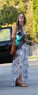 Alessandra Ambrosio feet photo thumbnail