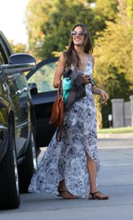 Alessandra Ambrosio feet photo thumbnail