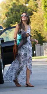 Alessandra Ambrosio feet photo thumbnail