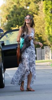 Alessandra Ambrosio feet photo thumbnail
