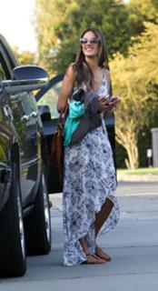 Alessandra Ambrosio feet photo thumbnail