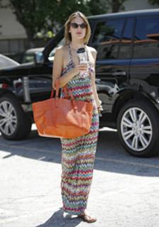 Alessandra Ambrosio feet photo thumbnail