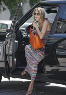 Alessandra Ambrosio feet photo thumbnail