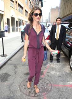 Alessandra Ambrosio feet photo thumbnail