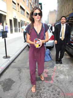 Alessandra Ambrosio feet photo thumbnail