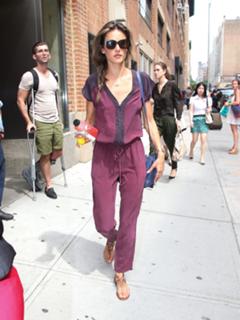 Alessandra Ambrosio feet photo thumbnail