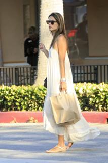 Alessandra Ambrosio feet photo thumbnail