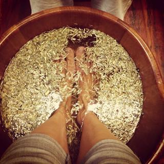 Alessandra Ambrosio feet photo thumbnail