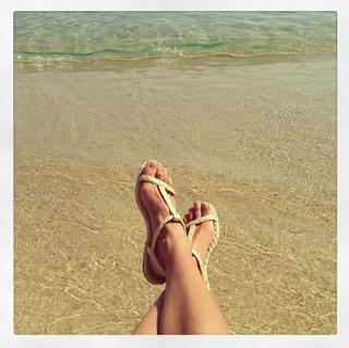 Alessandra Ambrosio feet photo thumbnail