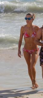 Alessandra Ambrosio feet photo thumbnail