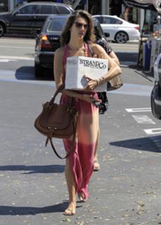 Alessandra Ambrosio feet photo thumbnail