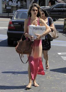 Alessandra Ambrosio feet photo thumbnail