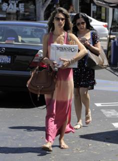 Alessandra Ambrosio feet photo thumbnail