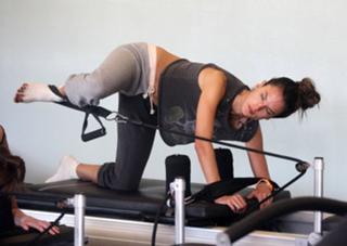 Alessandra Ambrosio feet photo thumbnail