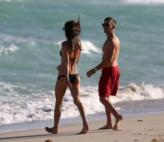 Alessandra Ambrosio feet photo thumbnail