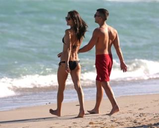Alessandra Ambrosio feet photo thumbnail
