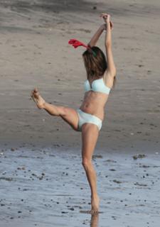 Alessandra Ambrosio feet photo thumbnail