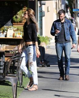 Alessandra Ambrosio feet photo thumbnail