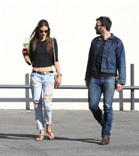 Alessandra Ambrosio feet photo thumbnail