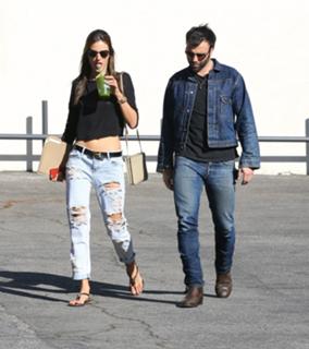 Alessandra Ambrosio feet photo thumbnail