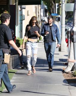 Alessandra Ambrosio feet photo thumbnail