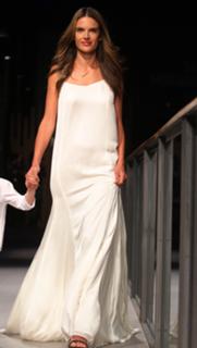 Alessandra Ambrosio feet photo thumbnail