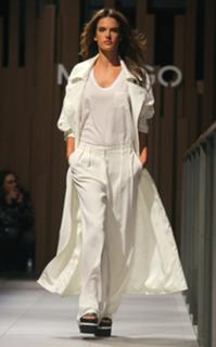 Alessandra Ambrosio feet photo thumbnail