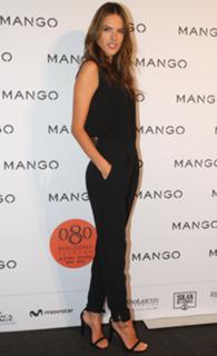 Alessandra Ambrosio feet photo thumbnail