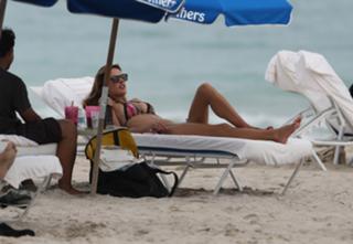 Alessandra Ambrosio feet photo thumbnail