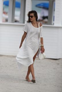 Alessandra Ambrosio feet photo thumbnail