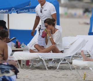 Alessandra Ambrosio feet photo thumbnail
