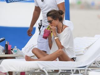 Alessandra Ambrosio feet photo thumbnail