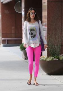 Alessandra Ambrosio feet photo thumbnail