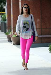 Alessandra Ambrosio feet photo thumbnail