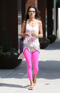 Alessandra Ambrosio feet photo thumbnail