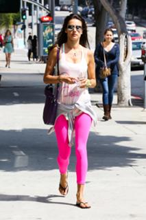 Alessandra Ambrosio feet photo thumbnail