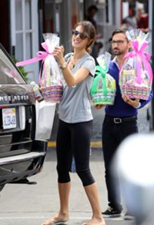 Alessandra Ambrosio feet photo thumbnail