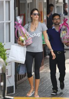 Alessandra Ambrosio feet photo thumbnail