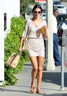 Alessandra Ambrosio feet photo thumbnail