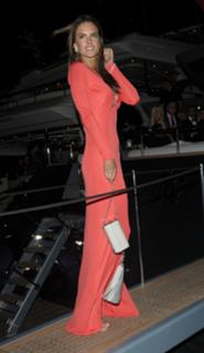 Alessandra Ambrosio feet photo thumbnail